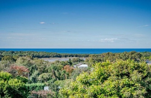 Wamberal House | Magnificent Ocean View - Bright, Spacious, Family and Pet Friendly