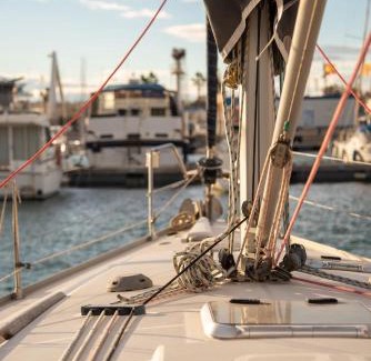 Poblats Maritims Boat Rental | Magnificent sailboat with free parking for cars