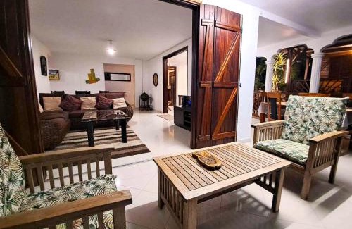 Pointe-Noire House | Magnifique maison créole, 3 chambres, vue mer