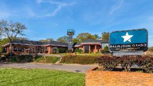 Tyler Hotel | Magnuson Grand Hotel and Conference Center Tyler