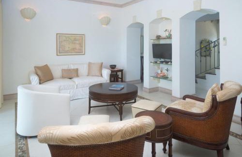Old Trees Bay House | Mahogany Bay by Blue Sky Luxury