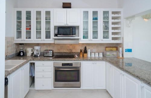 Old Trees Bay House | Mahogany Bay by Blue Sky Luxury