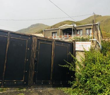 Stepantsminda House | Maia's Guest House Gergeti