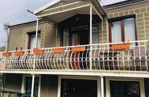 Stepantsminda House | Maia's Guest House Gergeti
