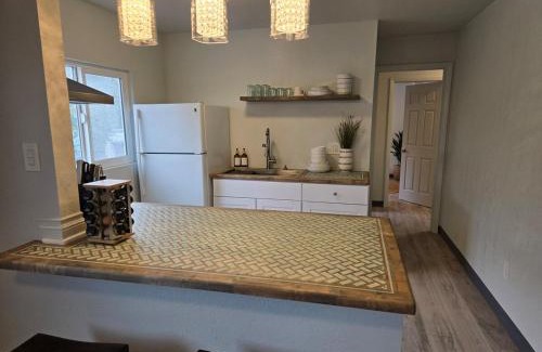 Manitou Springs Apartment | Main House 3BR Retreat with Kitchen