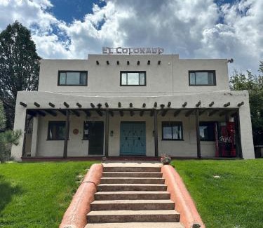 Manitou Springs Apartment | Main House 3BR Retreat with Kitchen