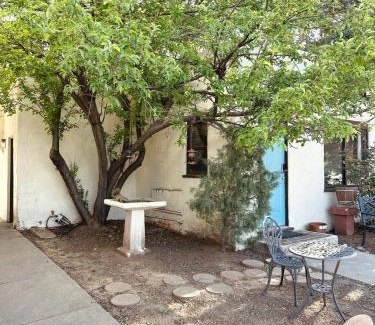 Manitou Springs Apartment | Main House 3BR Retreat with Kitchen