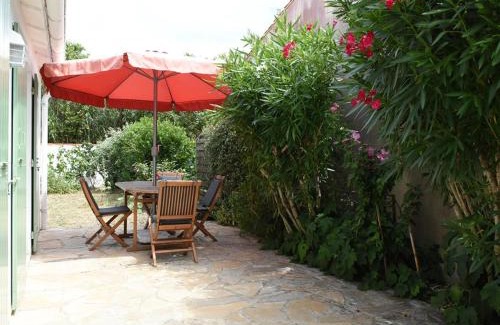 Ars-en-Re House | Maison à Ars-en-Ré près du port, terrasse ombragée, WiFi, ménage inclus - FR-1-434-8