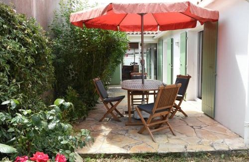 Ars-en-Re House | Maison à Ars-en-Ré près du port, terrasse ombragée, WiFi, ménage inclus - FR-1-434-8