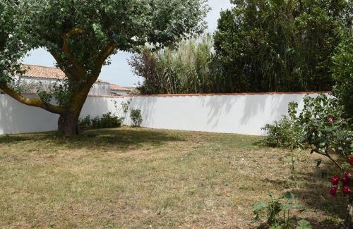 Ars-en-Re House | Maison à Ars-en-Ré près du port, terrasse ombragée, WiFi, ménage inclus - FR-1-434-8