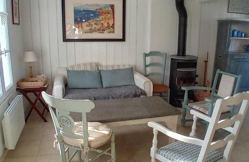 Le Palais House | Maison au calme, proche plage et commerces, 6 pers, jardin, cheminée, 3 chambres, classée 3* - FR-1-418-234
