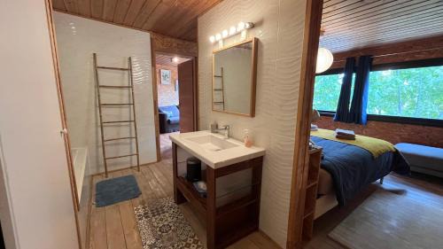 Valreas House | Maison Chaleureuse avec Terrasse Privée