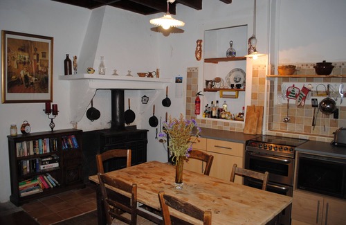 Puyguilhem House | Maison Du Coin - The Corner Cottage