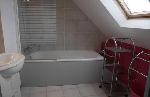 Le Palais House | Maison lumineuse à 700m de la plage avec jardin clos, 4 chambres, 2 salles de bain, terrasse et WIFI - FR-1-418-206