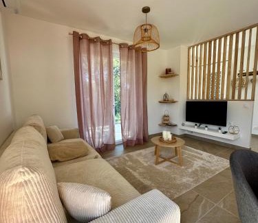 Figeac House | Maison neuve, cadre apaisant,jacuzzi et piscine