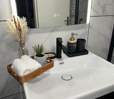 Garges-les-Gonesse Apartment | Maison Perle rare 2 "Le cosy de l'aéroport CDG"