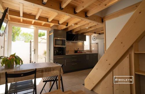 Vias House | Maison rénovée et climatisée avec WIFI à 600m de la plage