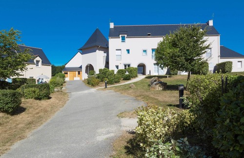 Le Tronchet Condo | Maisonnette Charmante + Terrasse | Piscine + Sauna