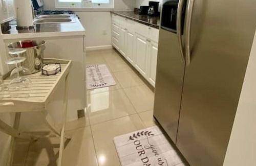 Hialeah House | Majestic Hideaway/5 minutes away from Airport