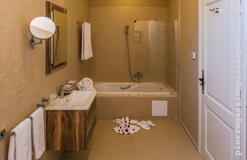 Bab Bhar Hotel | Majestic Hotel