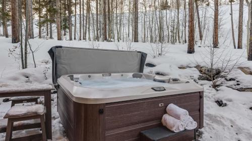Four O'Clock House | Majestic Mountain Lodge