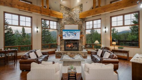 Four O'Clock House | Majestic Mountain Lodge