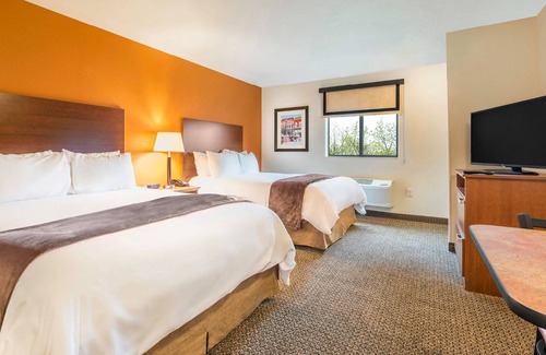 Hastings Hotel | Make Yourself at Home in a Room w/Kitchen, Minutes from Cimarron Plaza
