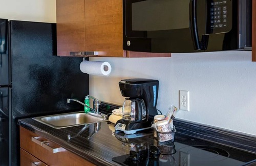 Hastings Hotel | Make Yourself at Home in a Room w/Kitchen, Minutes from Cimarron Plaza