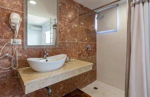 Centro Havana Apartment | Malecón Penthouse Vista al Mar FREE WiFi