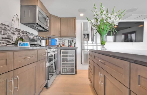 Eastern Malibu Villa | Malibu On The Beach!5 BEDROOMS! 4 KING BEDS!1WK 12K!100 5 Stars on other sites!