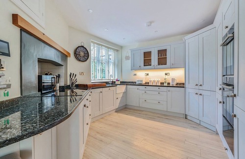 Westleigh House | MALLACLEAVE HOUSE, pet friendly, luxury holiday cottage in Bideford