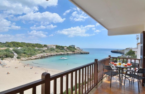 Cala Marcal Apartment | Mallorca front line beach apartment with terrace