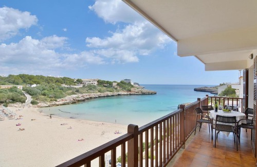 Cala Marcal Apartment | Mallorca front line beach apartment with terrace