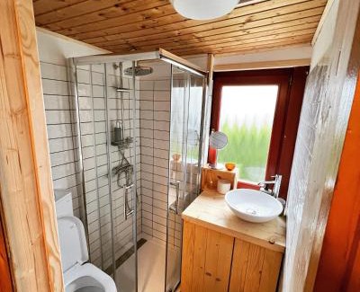 Balatongyorok Apartment | MANDULÁS KABIN a kisház dézsával és kilátással a Balatonra