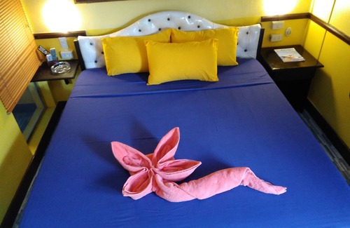 Barretto Hotel | Mango's Beachfront Resort