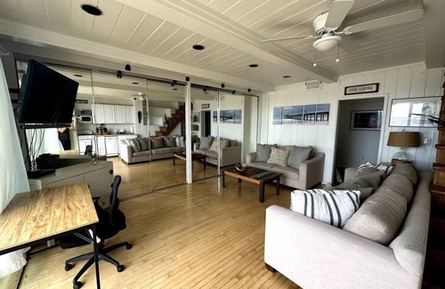 El Porto Apartment | Manhattan Beach Beachfront On The Strand