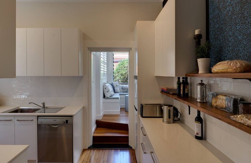 Manly Apartment | Manly Beach renovated 1920s light & spacious 3 B’room, 2 Bathroom with garden
