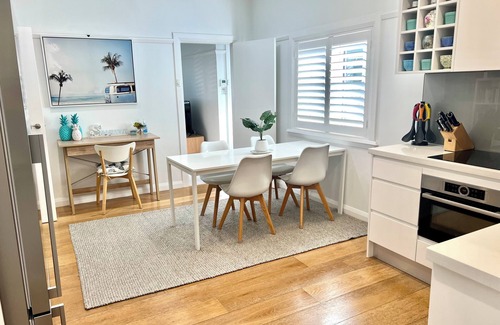 Manly Apartment | Manly Beach Retreat-4 min stroll to beach, cafes plus rare free onsite parking!