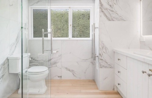 Manly House | Manly Tranquil Oasis - Small Pet Friendly