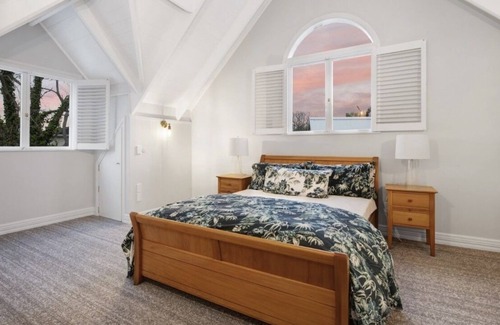 Manly House | Manly Tranquil Oasis - Small Pet Friendly