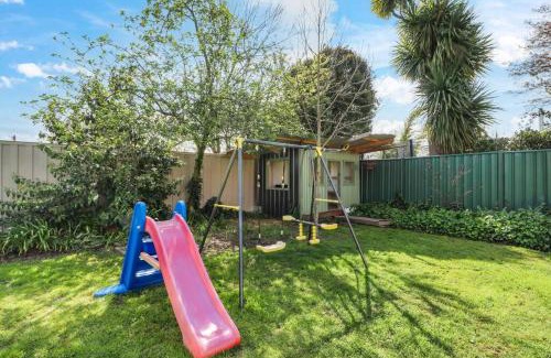 Mansfield House | Mansfield Family Getaway - sleeps 10
