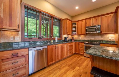 Pisgah Forest House | Maple Cottage in Sutton Knob