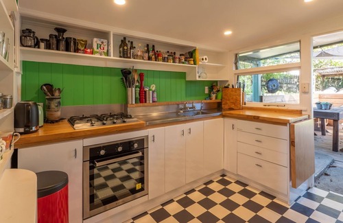 Mapua Cottage | Maple Durham Cottage close to Mapua Village with rural views and cottage garden