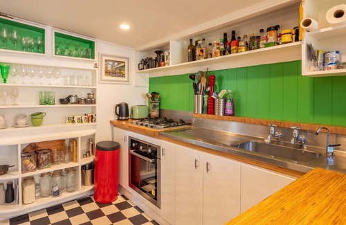 Mapua Cottage | Maple Durham Cottage close to Mapua Village with rural views and cottage garden