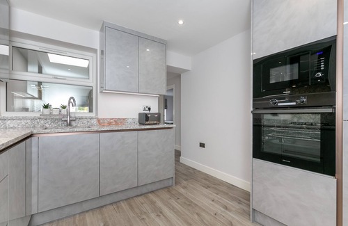 Reading Apartment | Maple Lodge