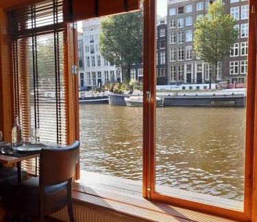 Nieuwmarkt en Lastage Boat Rental | Mar&Mar Houseboat Studio