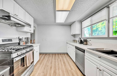 Cabazon House | @ Marbella Lane - 4BR Near Morongo Casino & Outlet | Ldry+P