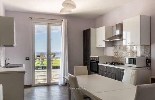 Avola Apartment | Maric in Avola With 2 Bedrooms and 2 Bathrooms