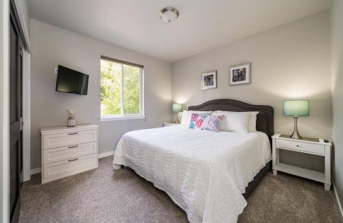 Manson Apartment | Marina's Edge Condo walk to restaurants and wineries condo