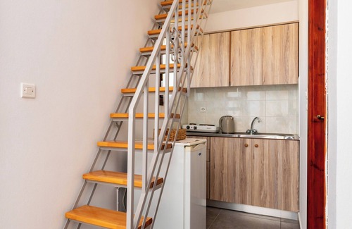 Perivolos Apartment | Marina's studios